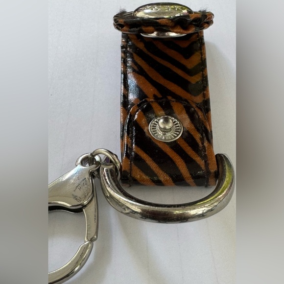 Vera Bradley Loop Keychain Leopard - Picture 5 of 8